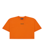 Cropped tee arancione Jägermeister con logo verde del brand.