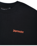 T-shirt nera con logo Jägermeister arancione sul petto.