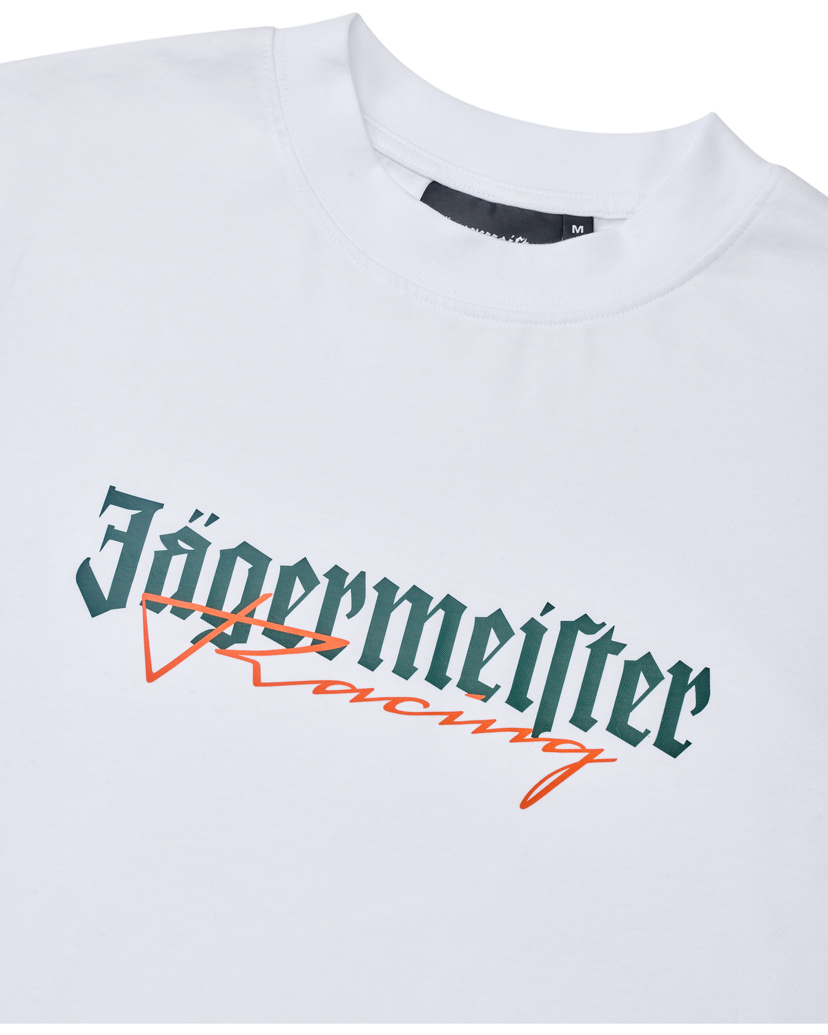 T-shirt bianca Jägermeister Racing con logo verde e arancione.
