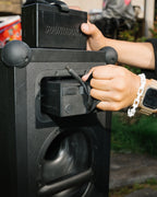 Speaker Soundboks nero da dietro con batteria visibile