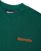 T-shirt verde con wordmark Jägermeister arancione sul petto.
