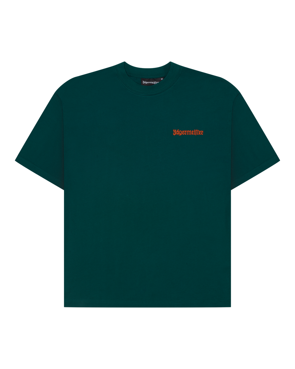 T-shirt verde Jägermeister con un piccolo logo wordmark arancione sul petto.